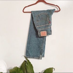 Vintage Levi’s High-Waisted Mom Jeans